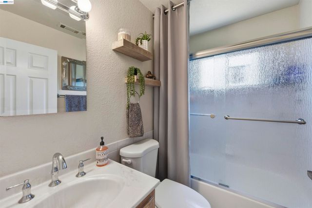 14868 Crosby St, San Leandro, CA 94579