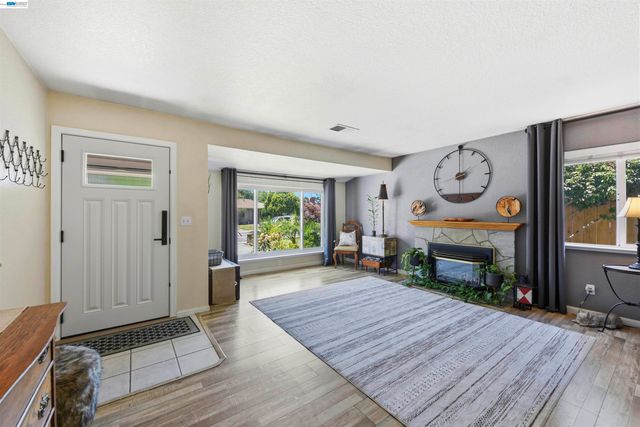 14868 Crosby St, San Leandro, CA 94579