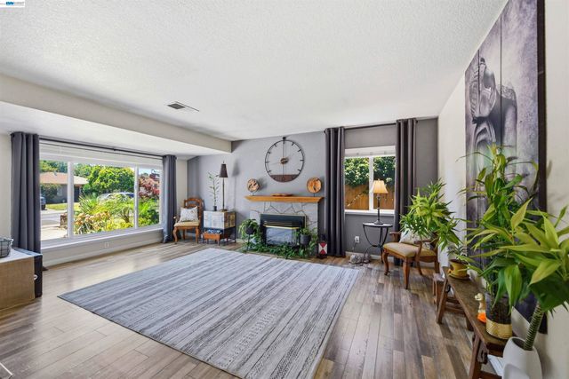 14868 Crosby St, San Leandro, CA 94579