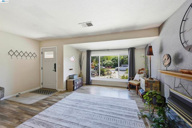 14868 Crosby St, San Leandro, CA 94579