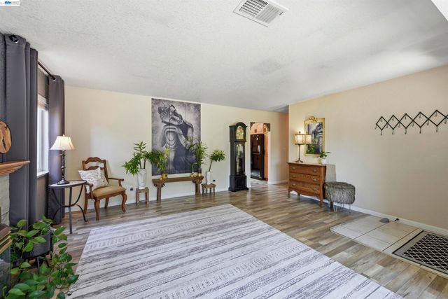 14868 Crosby St, San Leandro, CA 94579