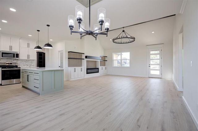2444 Wolf Creek Bend, Blanchard, OK 73010