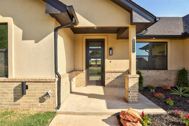 2444 Wolf Creek Bend, Blanchard, OK 73010