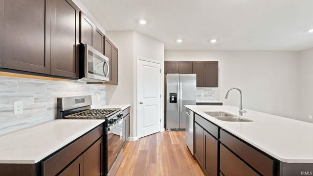 6903 Jerome Park Place, Fort Wayne, IN 46835