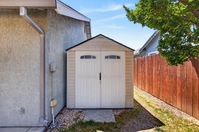 949 Takami Ct, Rio Linda, CA 95673