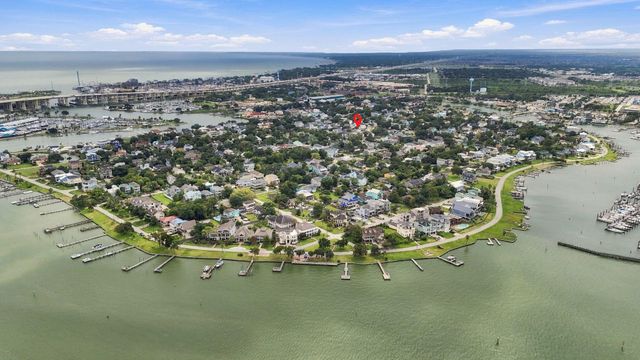 920 Grove Road, Clear Lake Shores, TX 77565