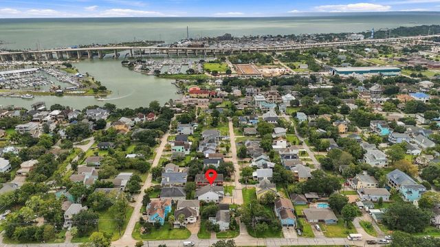 920 Grove Road, Clear Lake Shores, TX 77565