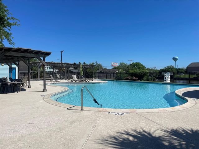 920 Grove Road, Clear Lake Shores, TX 77565