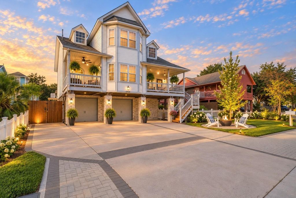 920 Grove Road, Clear Lake Shores, TX 77565