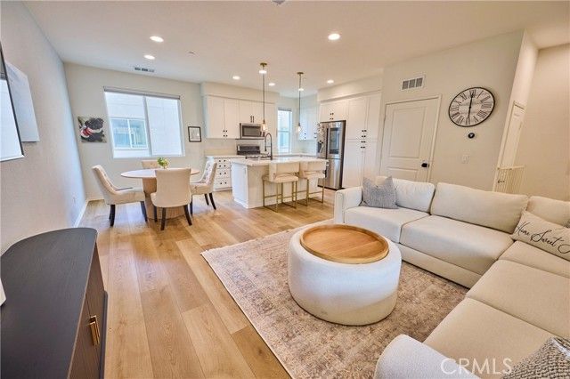 1128 Via Lucero, Oceanside, CA 92056