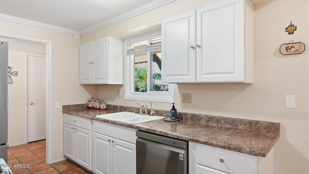 Image 15 of property listing at 10702 W WILLOWBROOK Drive, Sun City, AZ 85373