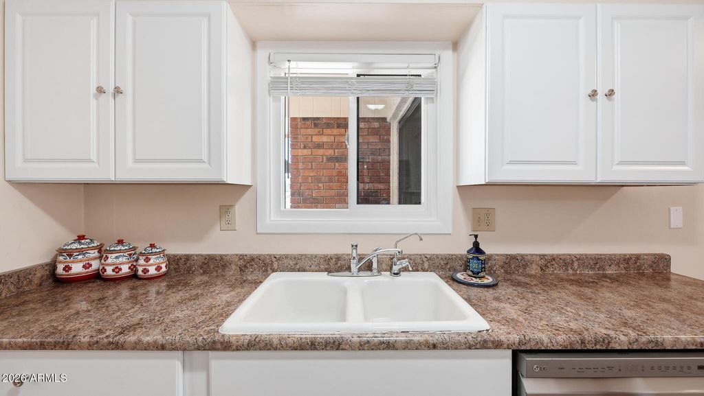 Image 16 of property listing at 10702 W WILLOWBROOK Drive, Sun City, AZ 85373