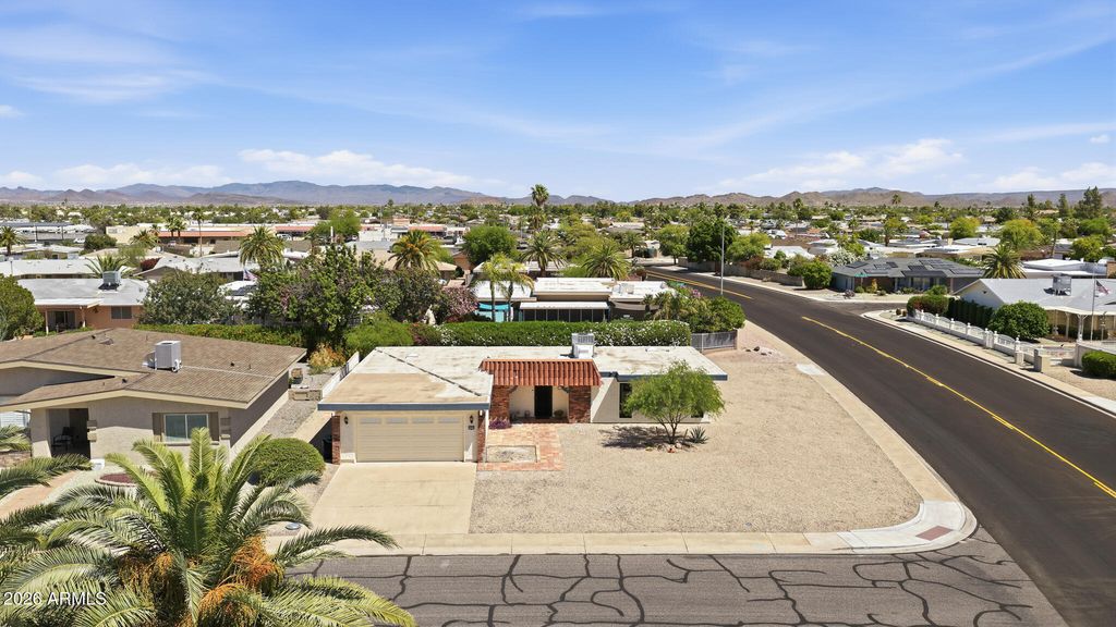 Image 4 of property listing at 10702 W WILLOWBROOK Drive, Sun City, AZ 85373