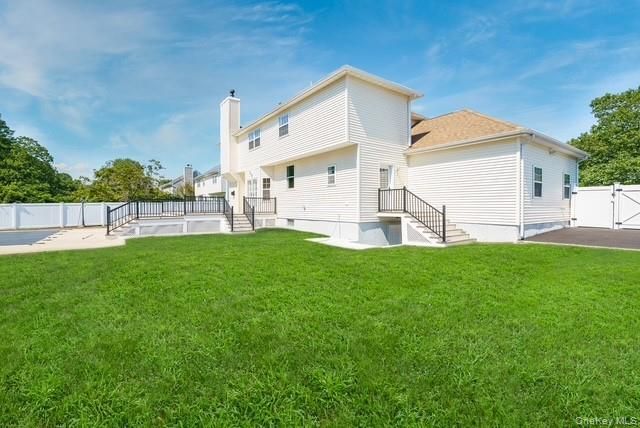14 Lindsey Place, Holbrook, NY 11741