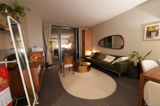 13103 40th Road 18V, Flushing, NY 11354