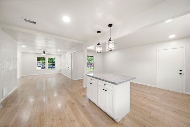 5607 Flamingo Drive, Houston, TX 77033