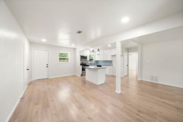 5607 Flamingo Drive, Houston, TX 77033