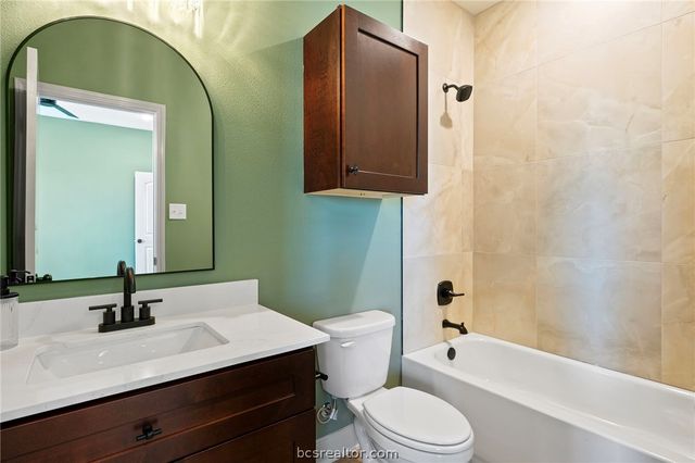 100 33rd W, Bryan, TX 77803