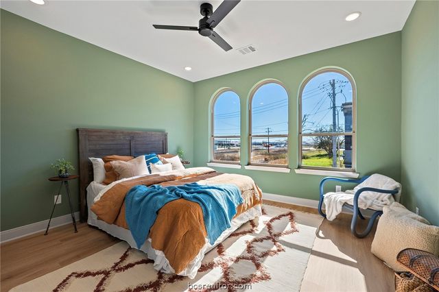 100 33rd W, Bryan, TX 77803