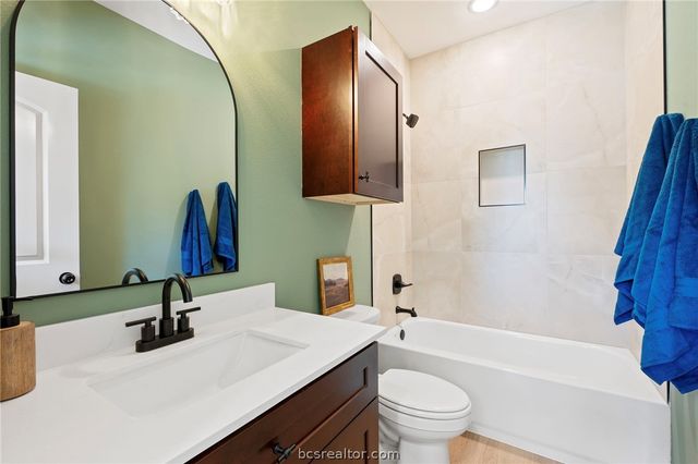 100 33rd W, Bryan, TX 77803