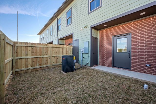 100 33rd W, Bryan, TX 77803
