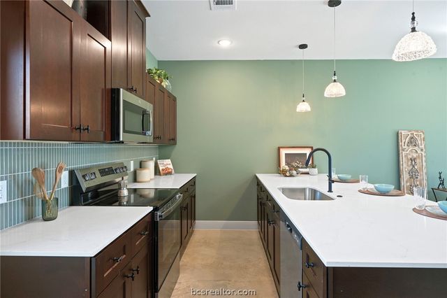 100 33rd W, Bryan, TX 77803