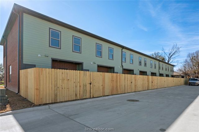 100 33rd W, Bryan, TX 77803
