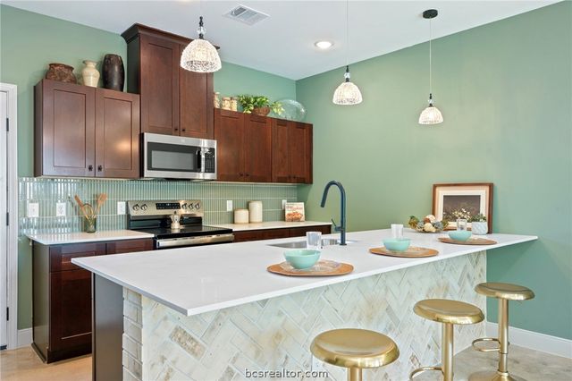 100 33rd W, Bryan, TX 77803