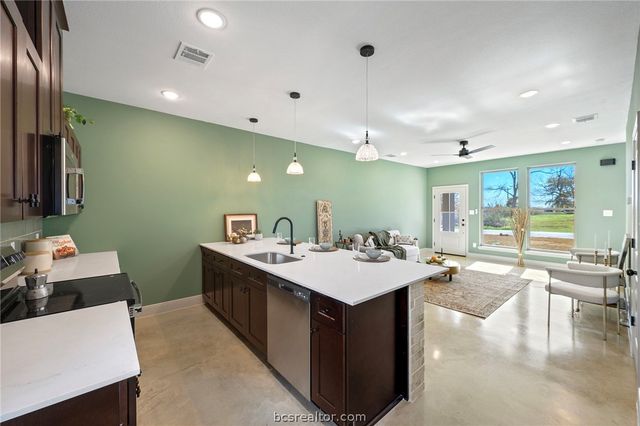 100 33rd W, Bryan, TX 77803