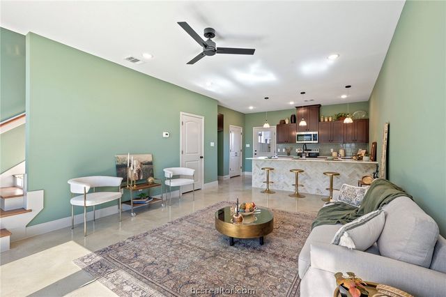 100 33rd W, Bryan, TX 77803