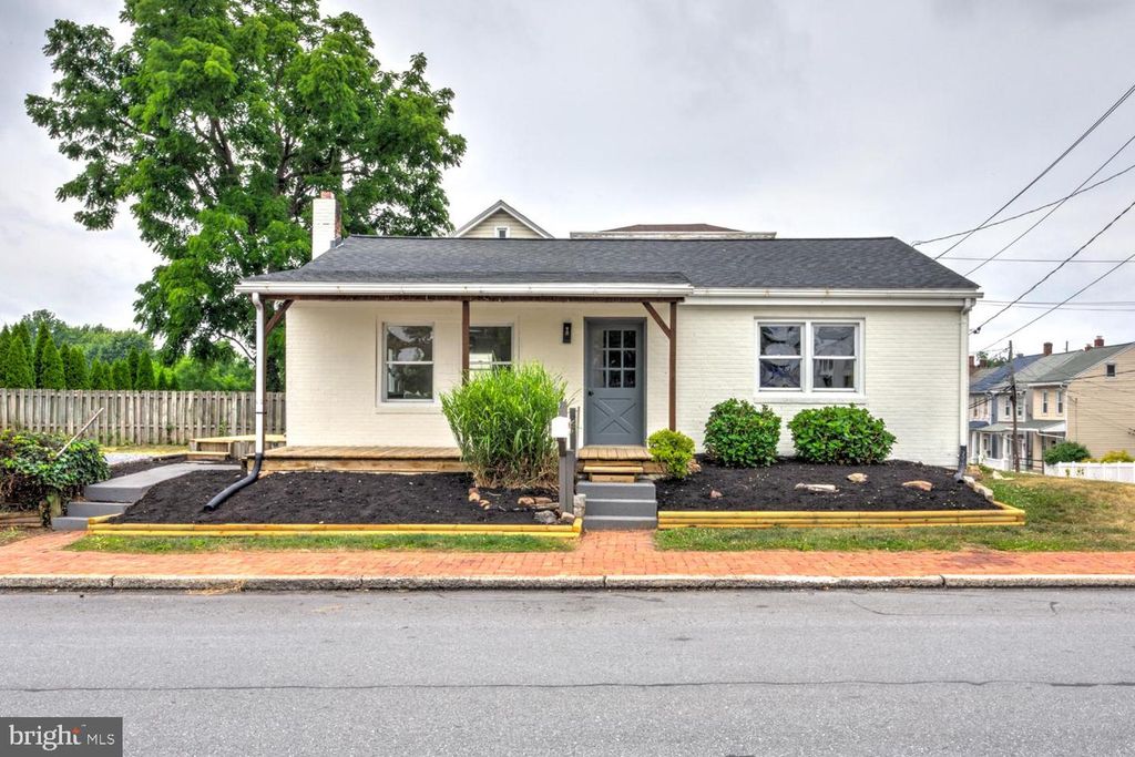 271 N RACE ST, Middletown, PA 17057