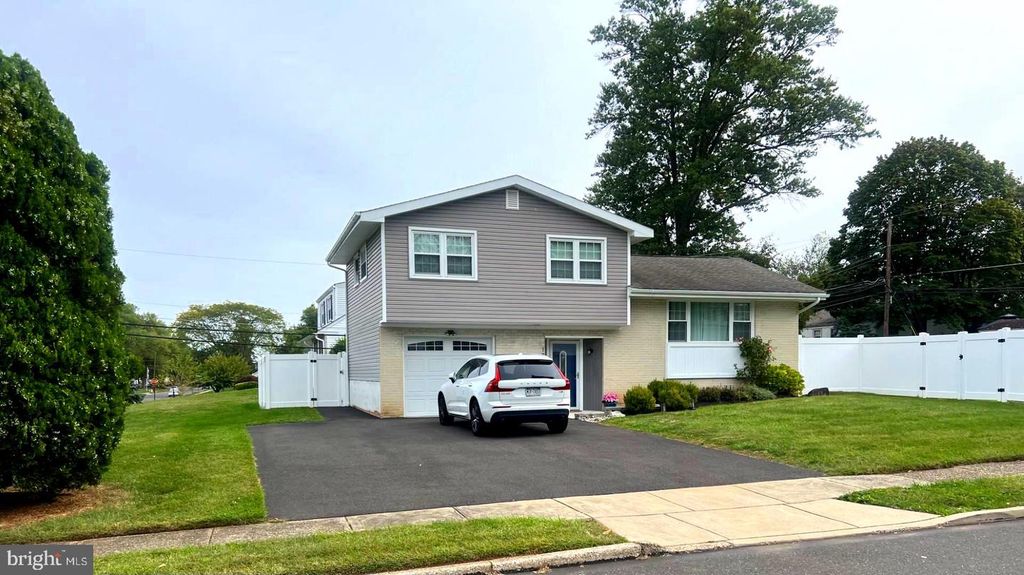 1277 BEVERLY RD, Warminster, PA 18974
