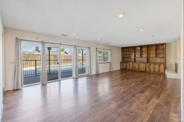 557 Beechwood Circle, Lemoore, CA 93245