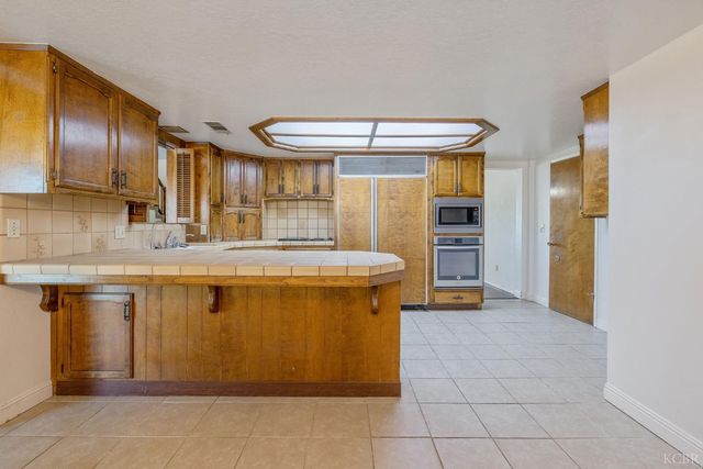 557 Beechwood Circle, Lemoore, CA 93245