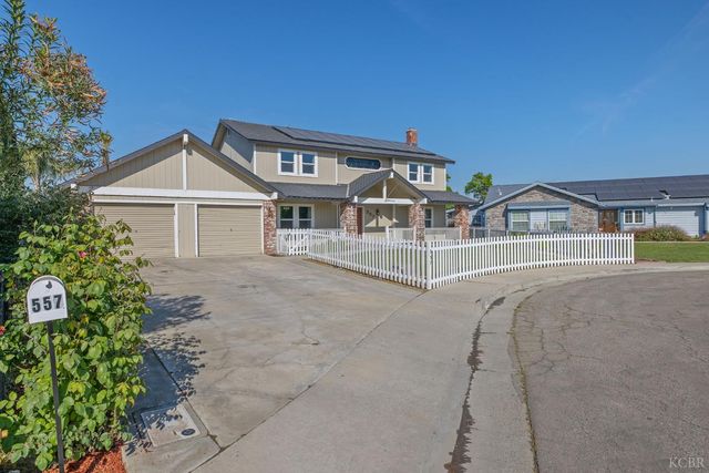 557 Beechwood Circle, Lemoore, CA 93245