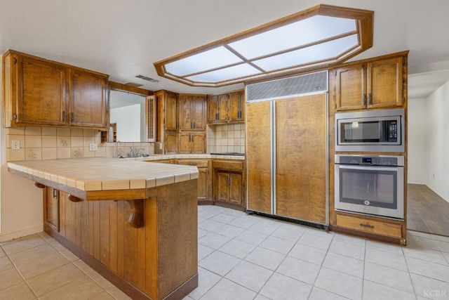 557 Beechwood Circle, Lemoore, CA 93245