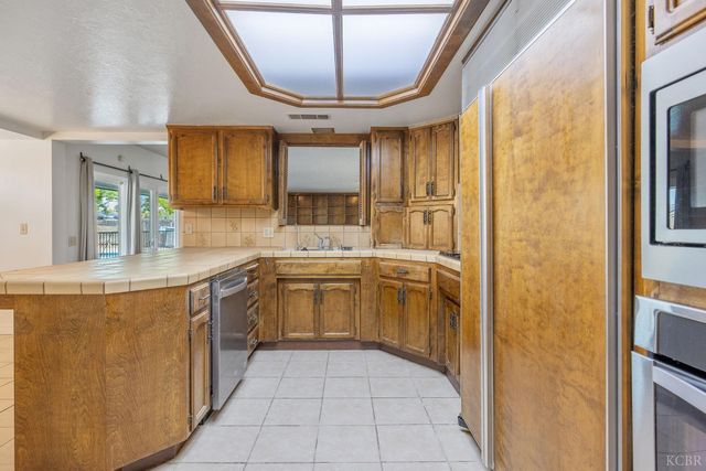 557 Beechwood Circle, Lemoore, CA 93245