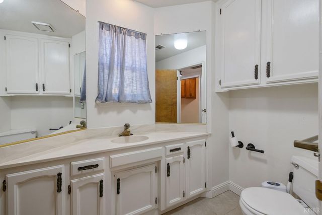 557 Beechwood Circle, Lemoore, CA 93245