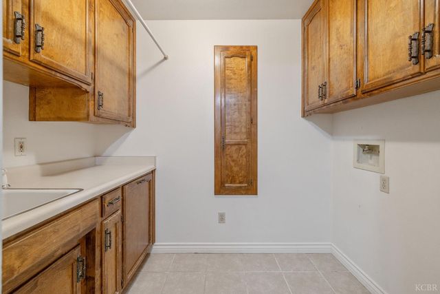 557 Beechwood Circle, Lemoore, CA 93245