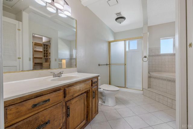 557 Beechwood Circle, Lemoore, CA 93245