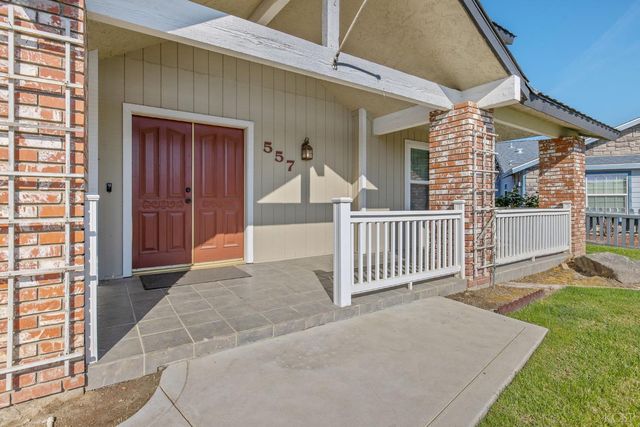 557 Beechwood Circle, Lemoore, CA 93245