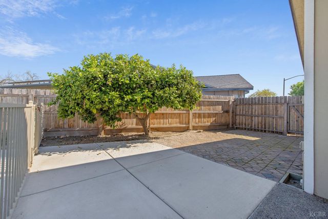 557 Beechwood Circle, Lemoore, CA 93245