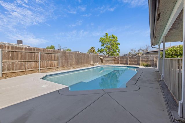 557 Beechwood Circle, Lemoore, CA 93245