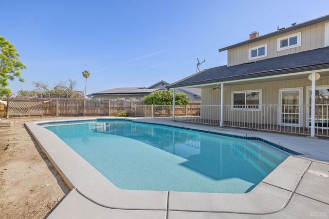 557 Beechwood Circle, Lemoore, CA 93245