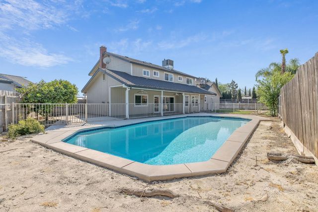 557 Beechwood Circle, Lemoore, CA 93245