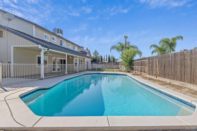 557 Beechwood Circle, Lemoore, CA 93245