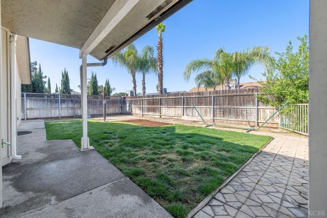 557 Beechwood Circle, Lemoore, CA 93245
