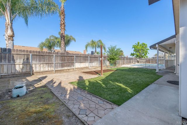 557 Beechwood Circle, Lemoore, CA 93245