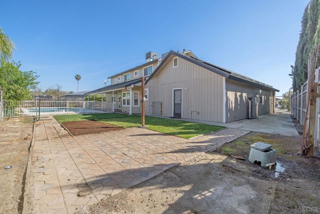 557 Beechwood Circle, Lemoore, CA 93245