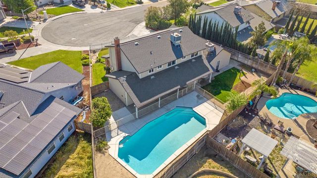 557 Beechwood Circle, Lemoore, CA 93245